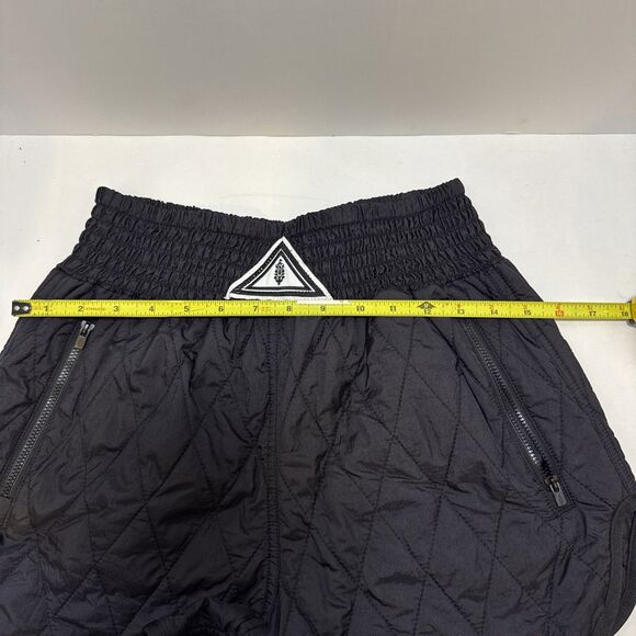 Free People Women FP MOVEMENT Discover Quilted Shorts Sz SMALL Solid Black Zips - Picture 6 of 7